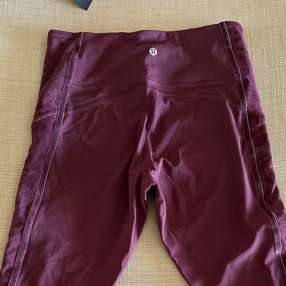 Lululemon velvet floral trimmed stretch pants 😍 Like new!